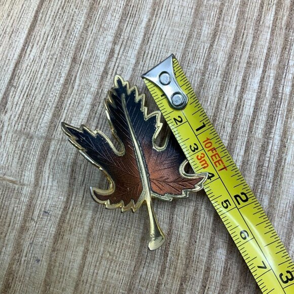 Maple Leaf Vintage Brown Gold Tone Enamel Brooch Pin - Picture 4 of 4